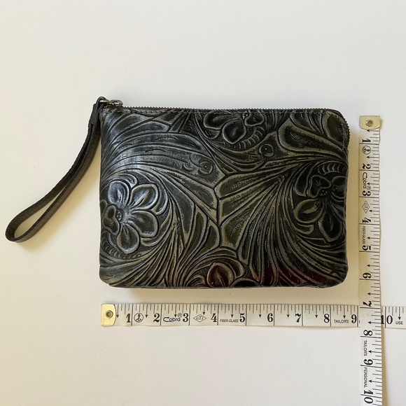 PATRICIA NASH Tooled Leather Wristlet Excellent Like New Condition - Picture 3 of 7